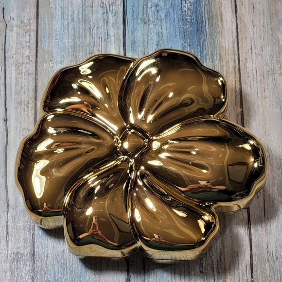Gold Flower Clutch Bag. - Picture 2 of 10